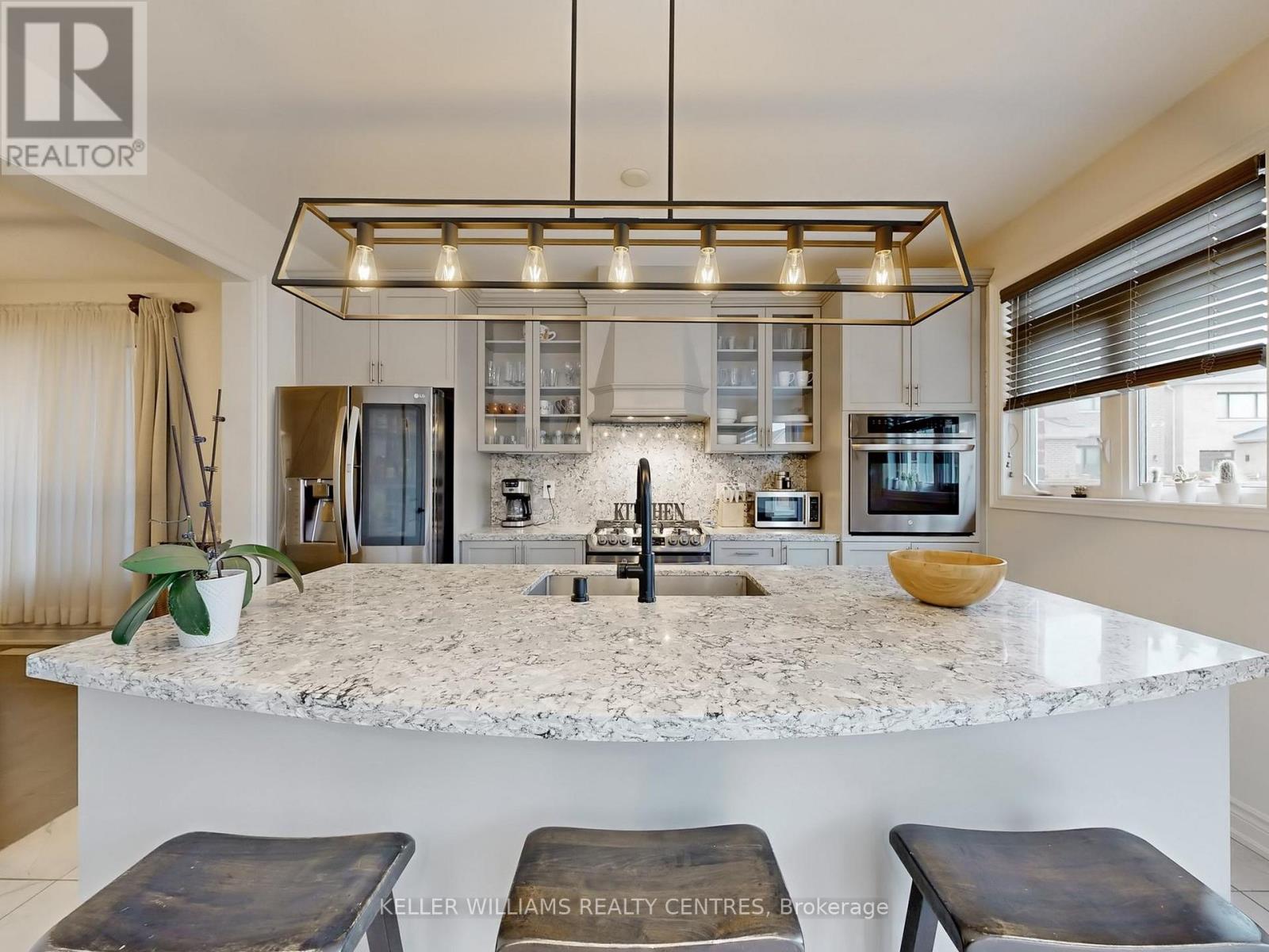 833 Langford Boulevard, Bradford West Gwillimbury, Ontario  L3L 0X6 - Photo 13 - N12933876