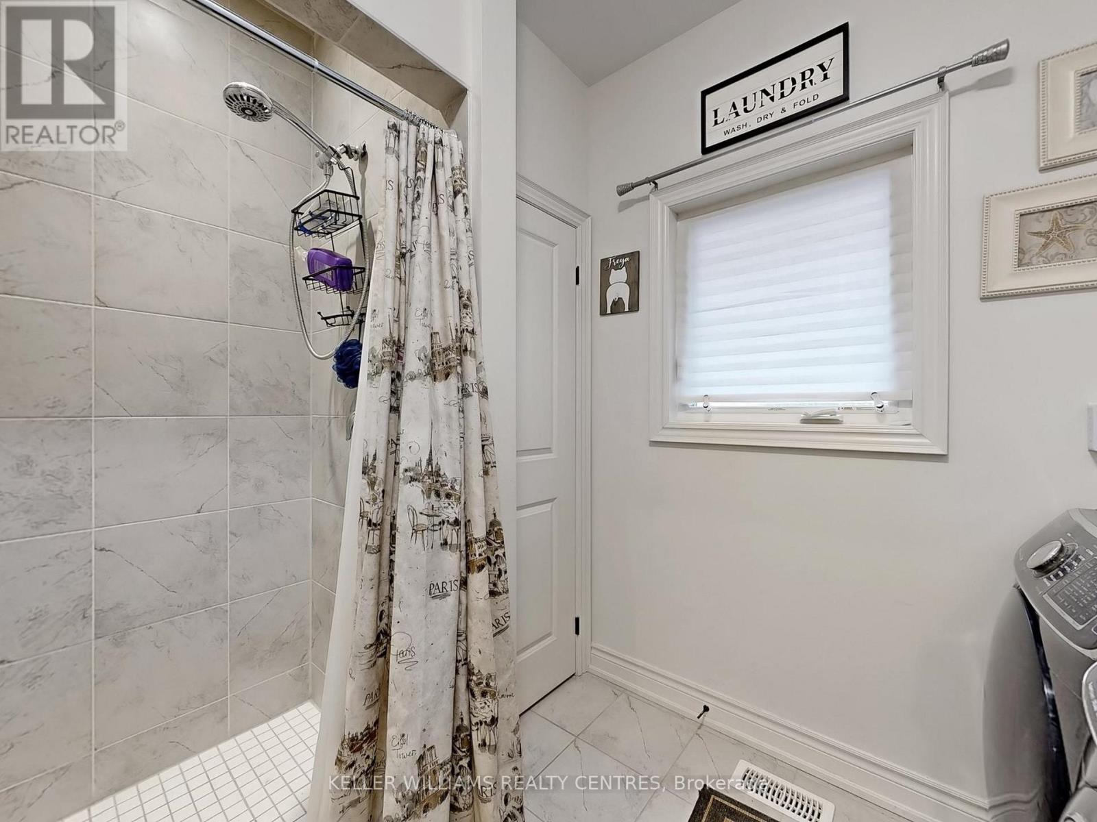 833 Langford Boulevard, Bradford West Gwillimbury, Ontario  L3L 0X6 - Photo 23 - N12933876