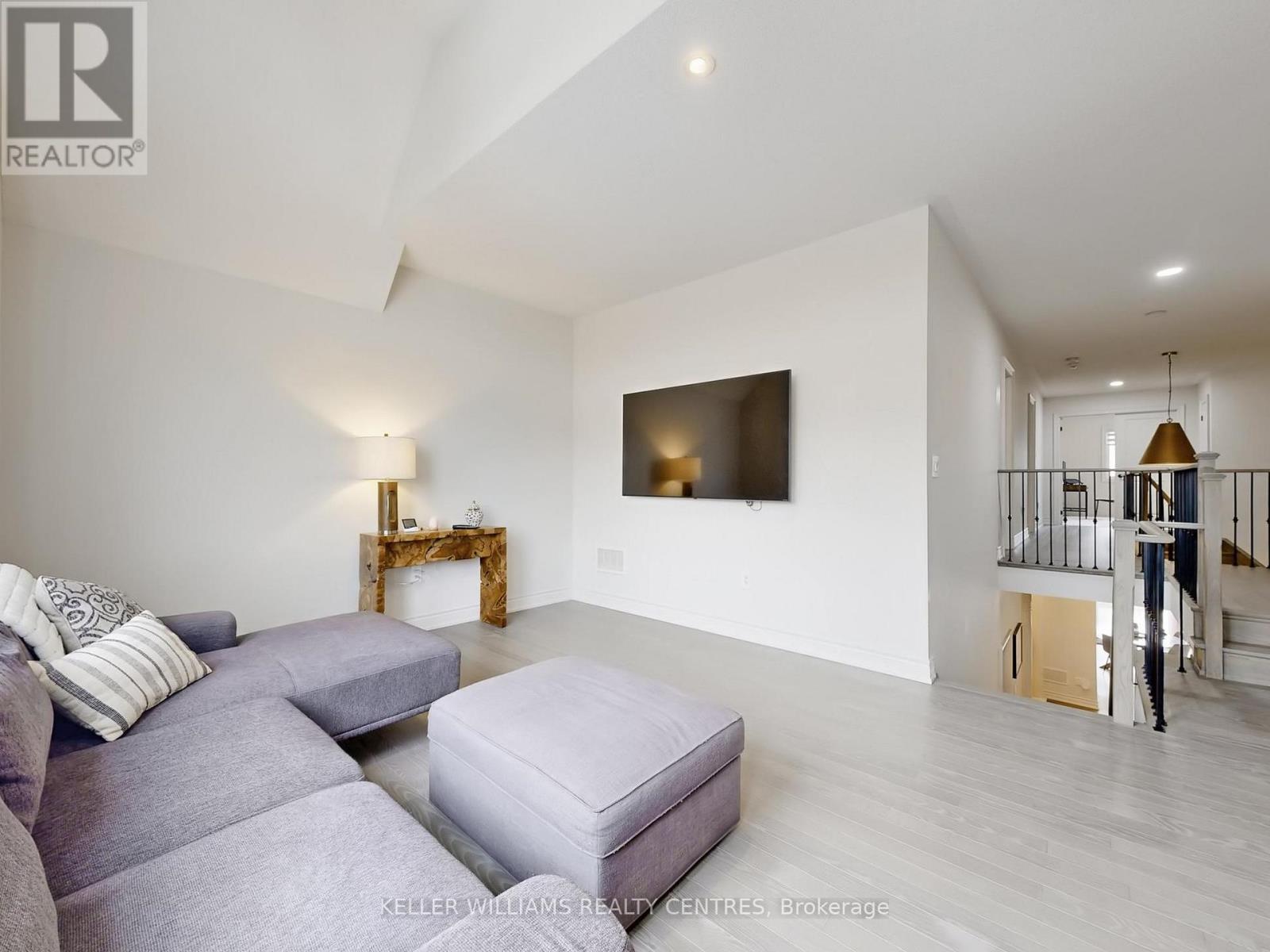 833 Langford Boulevard, Bradford West Gwillimbury, Ontario  L3L 0X6 - Photo 27 - N12933876