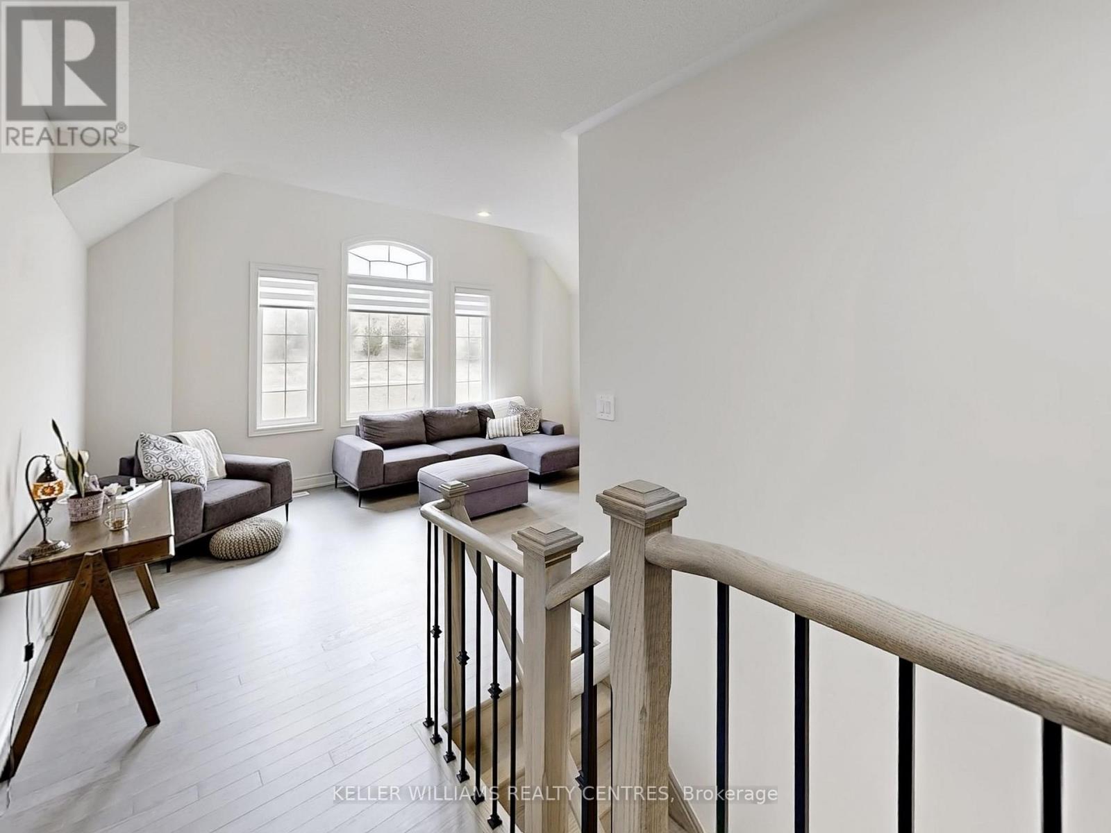 833 Langford Boulevard, Bradford West Gwillimbury, Ontario  L3L 0X6 - Photo 28 - N12933876