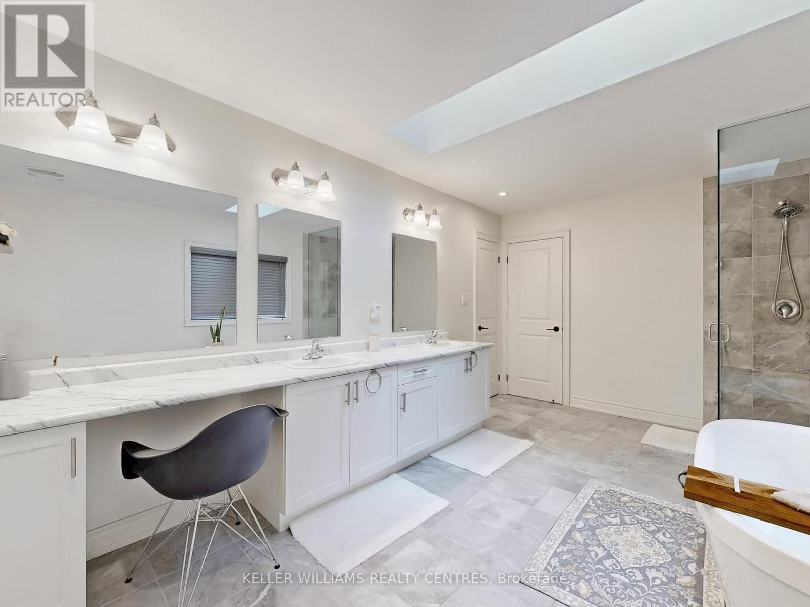 833 Langford Boulevard, Bradford West Gwillimbury, Ontario  L3L 0X6 - Photo 32 - N12933876