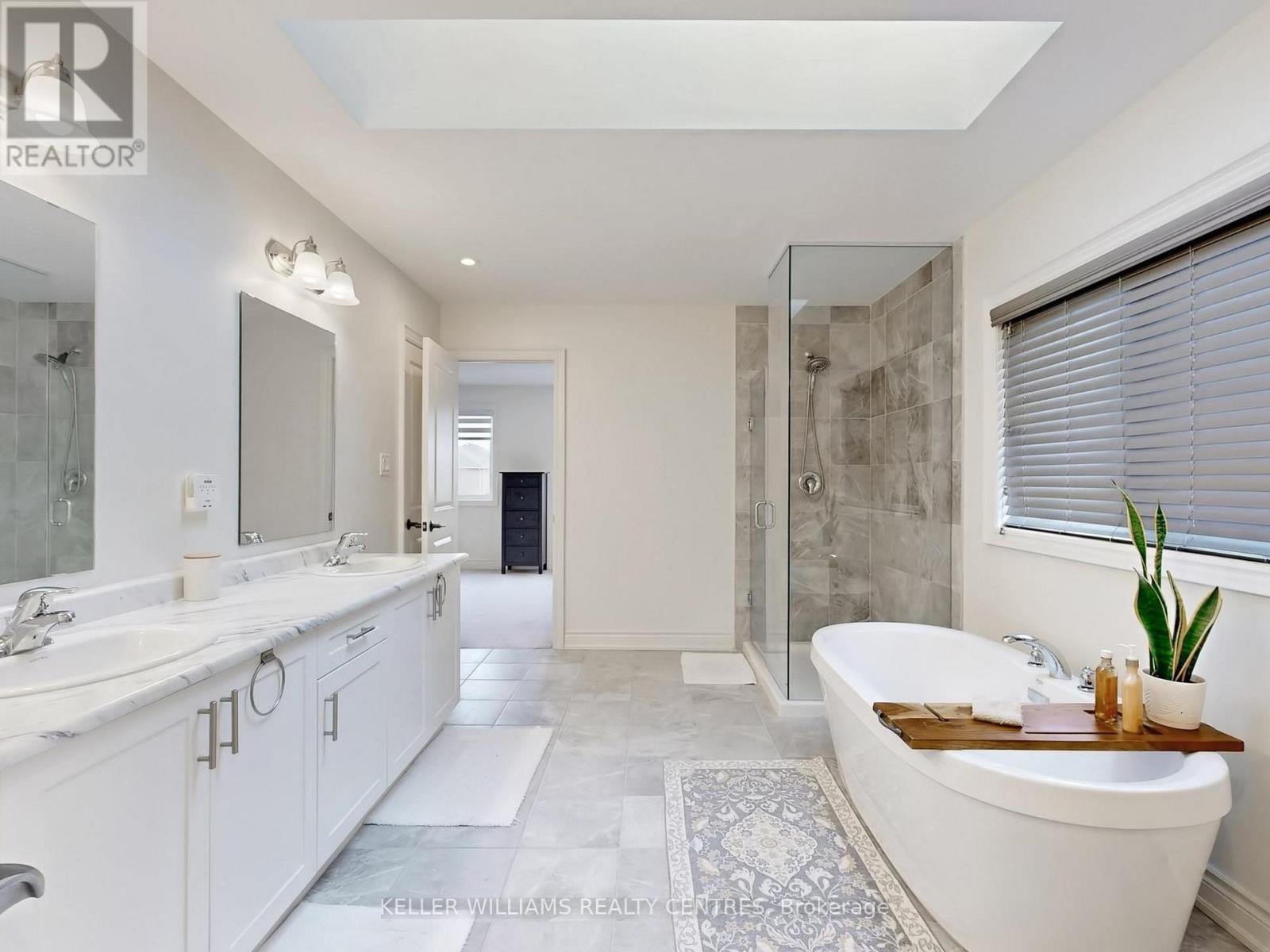 833 Langford Boulevard, Bradford West Gwillimbury, Ontario  L3L 0X6 - Photo 33 - N12933876