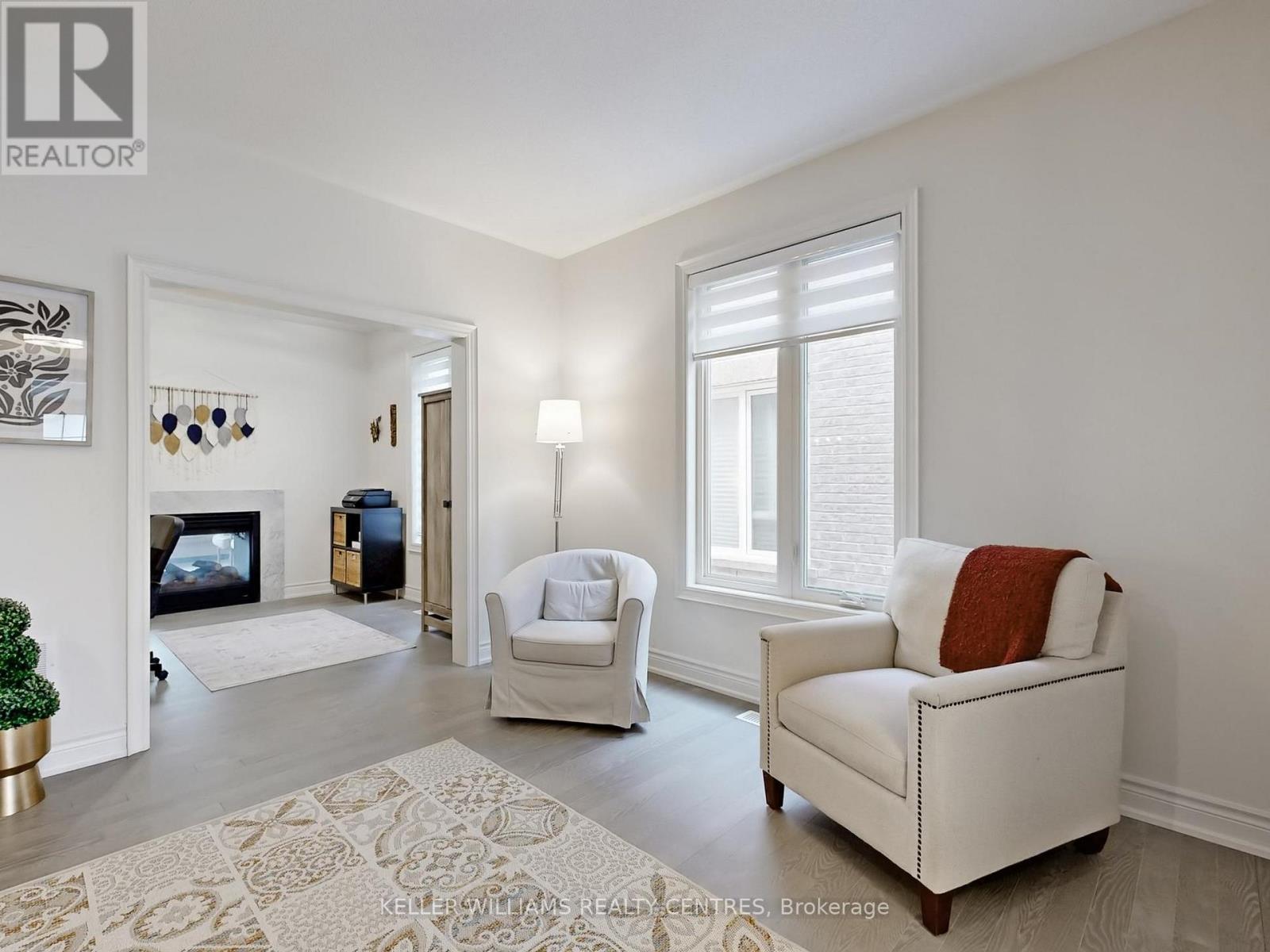 833 Langford Boulevard, Bradford West Gwillimbury, Ontario  L3L 0X6 - Photo 4 - N12933876