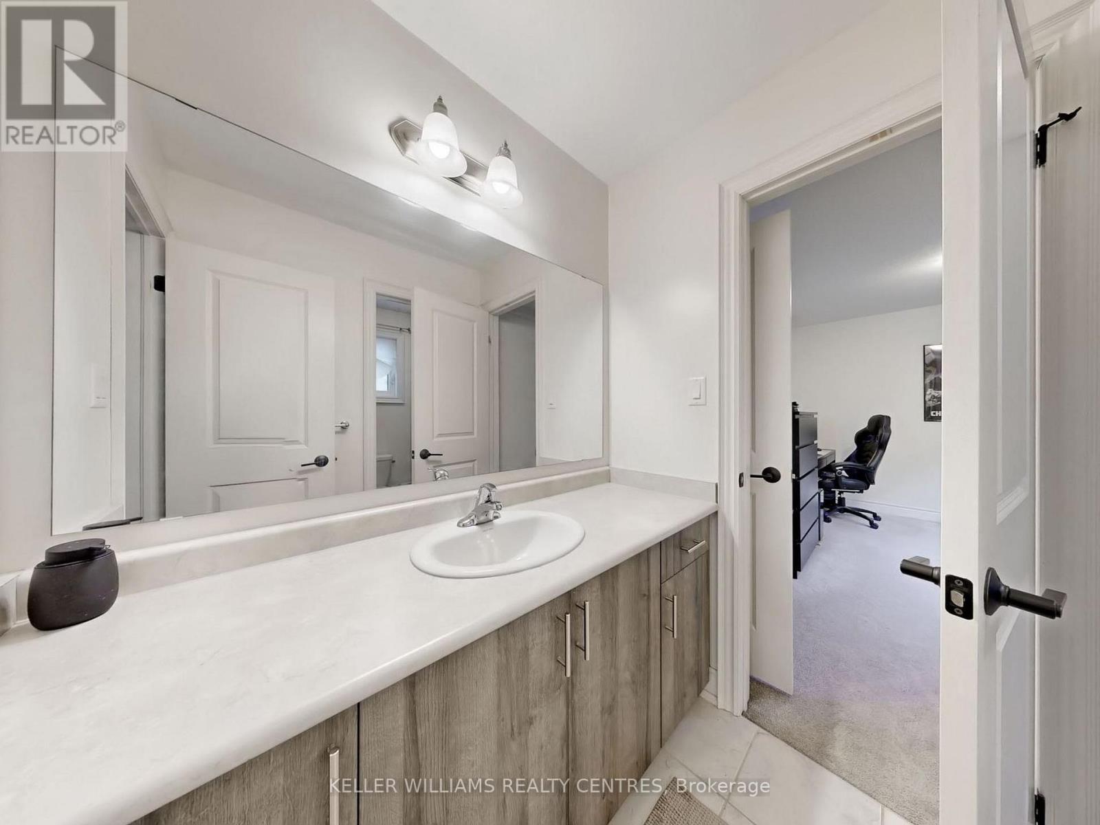 833 Langford Boulevard, Bradford West Gwillimbury, Ontario  L3L 0X6 - Photo 40 - N12933876