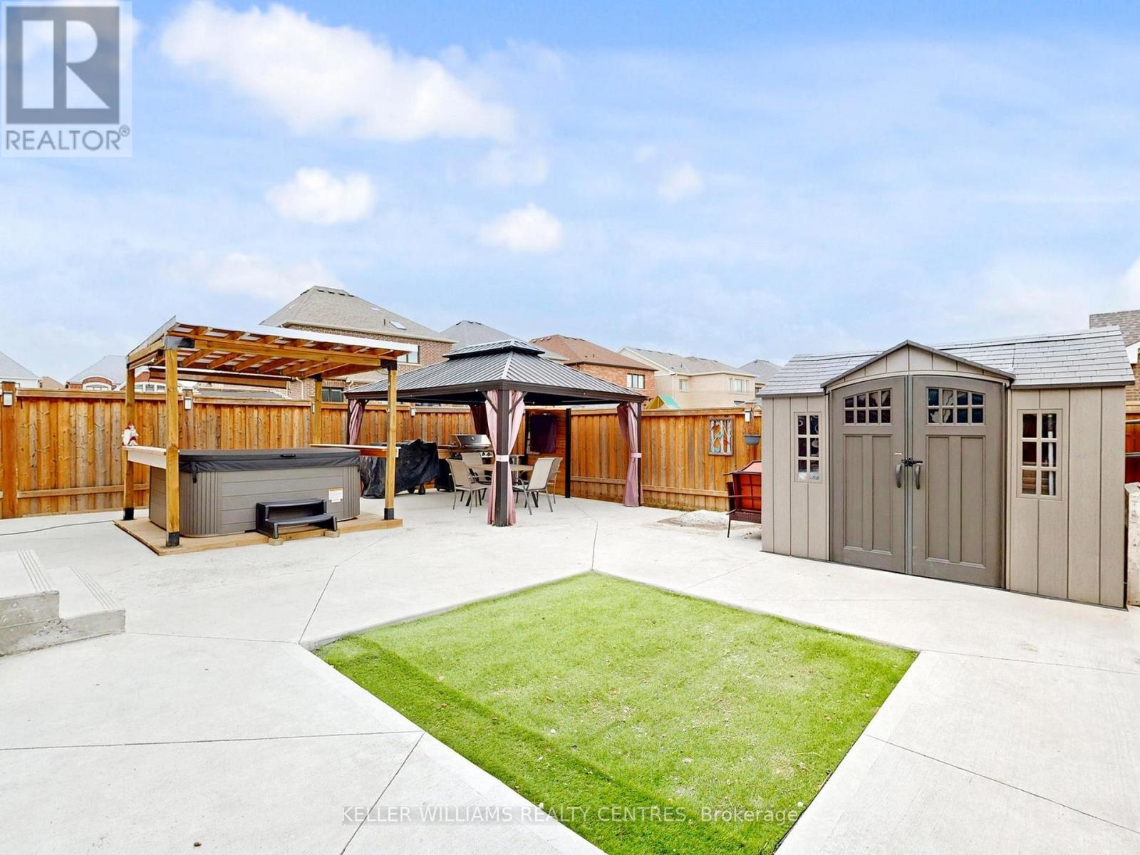 833 Langford Boulevard, Bradford West Gwillimbury, Ontario  L3L 0X6 - Photo 43 - N12933876