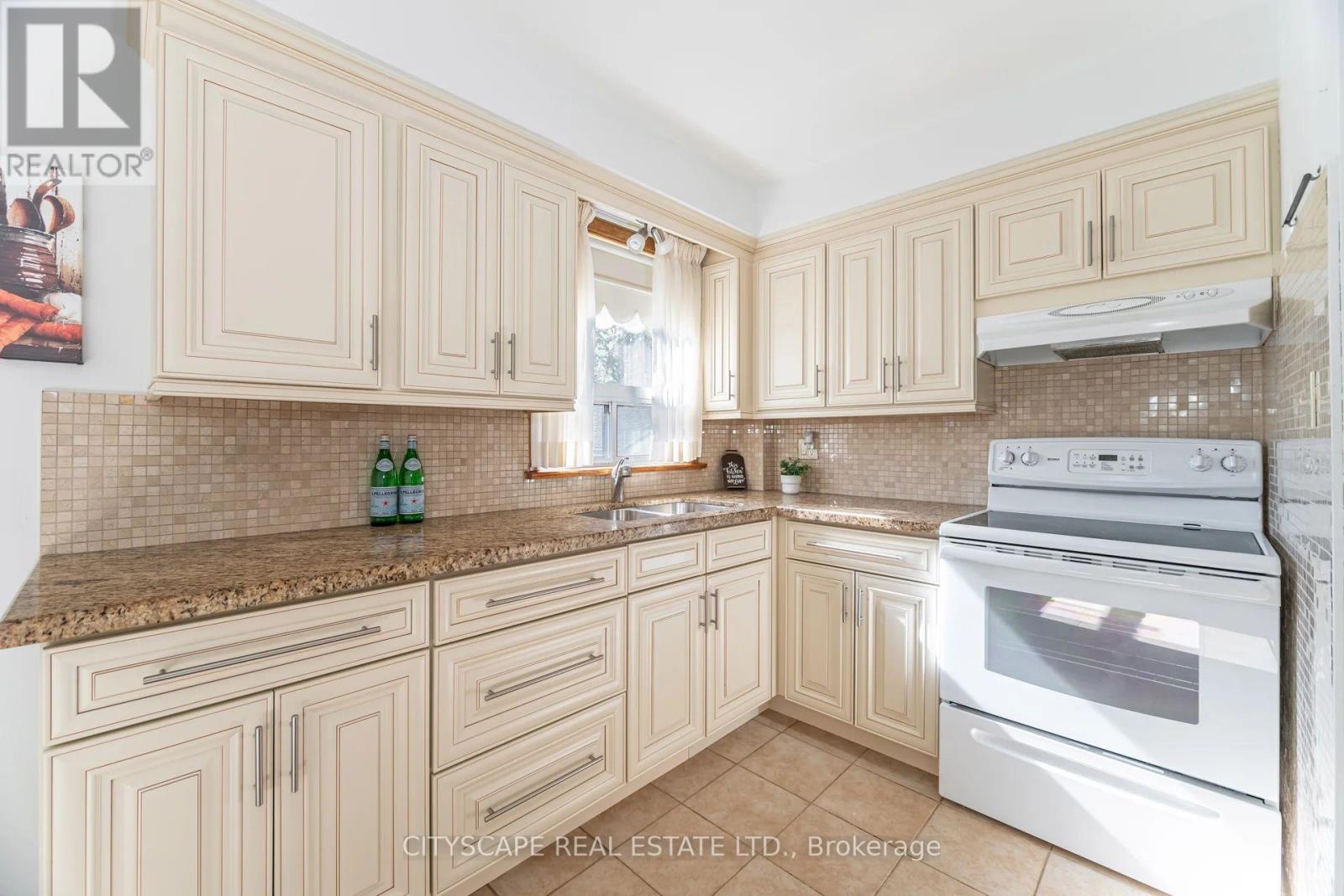 49 Algoma Street, Toronto, Ontario  M8Y 1C4 - Photo 11 - W12933898