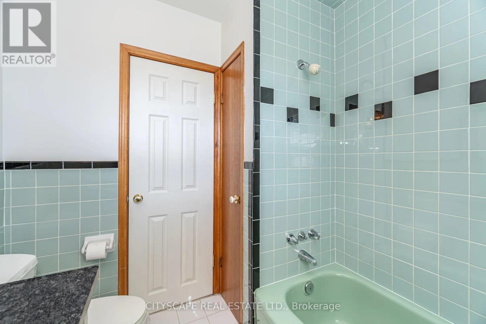 49 Algoma Street, Toronto, Ontario  M8Y 1C4 - Photo 21 - W12933898