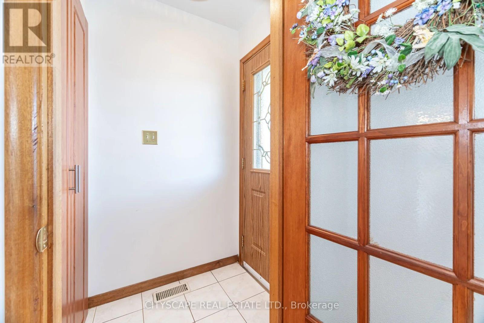 49 Algoma Street, Toronto, Ontario  M8Y 1C4 - Photo 7 - W12933898