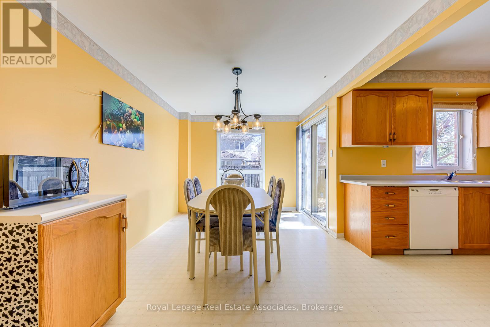 49 Letty Avenue, Brampton, Ontario L6Y 4T1 - Photo 13 - W12933900