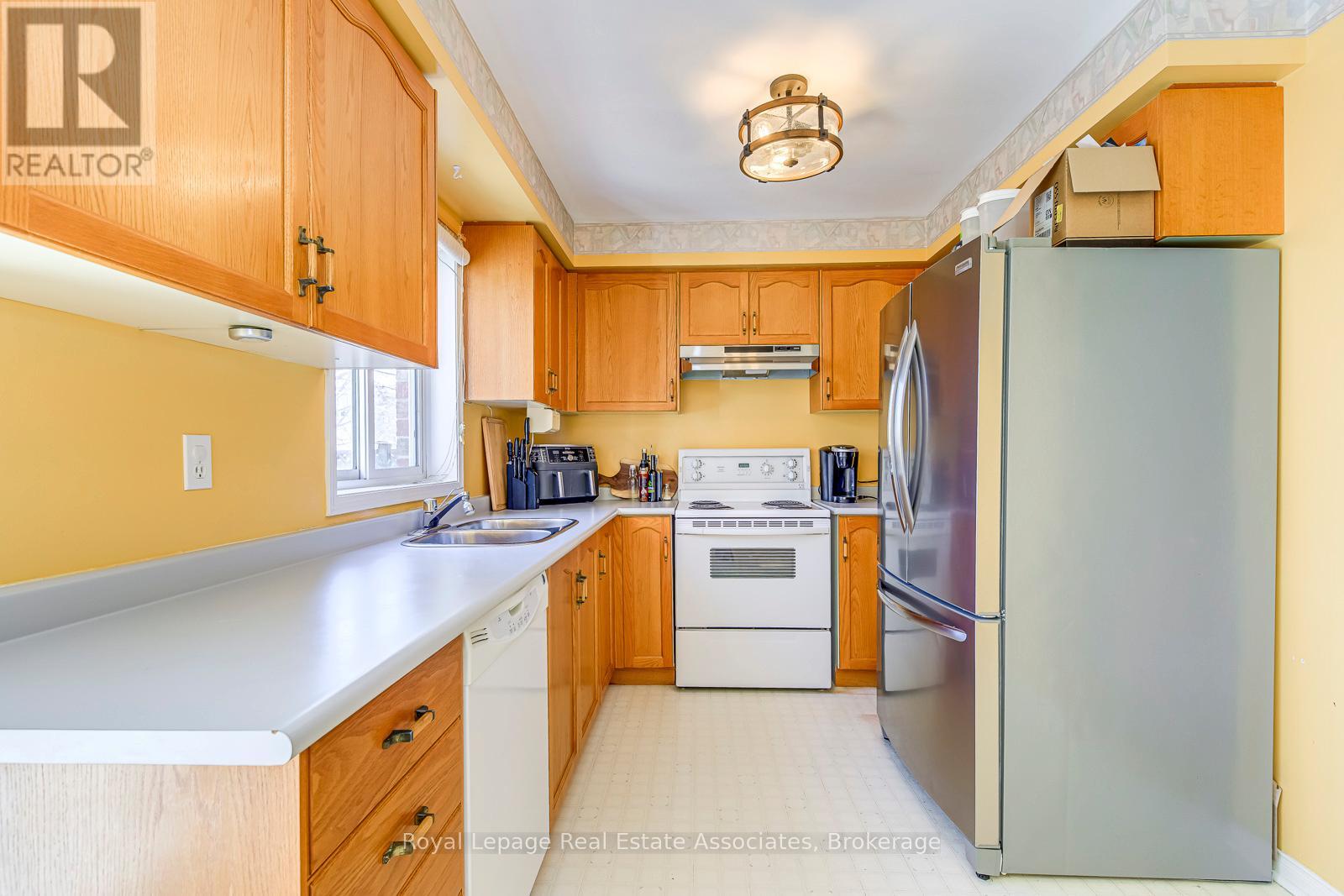 49 Letty Avenue, Brampton, Ontario L6Y 4T1 - Photo 18 - W12933900