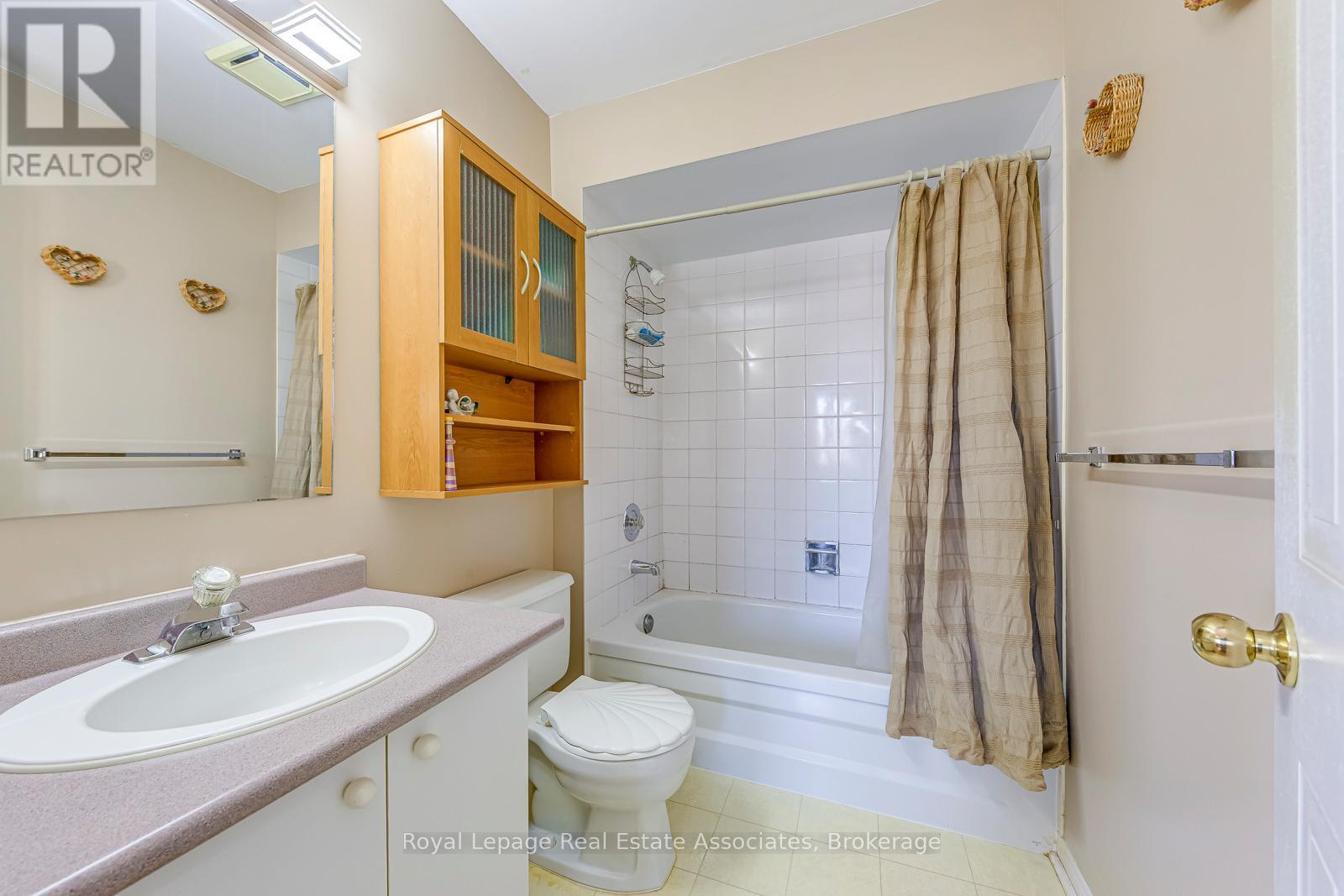 49 Letty Avenue, Brampton, Ontario L6Y 4T1 - Photo 28 - W12933900