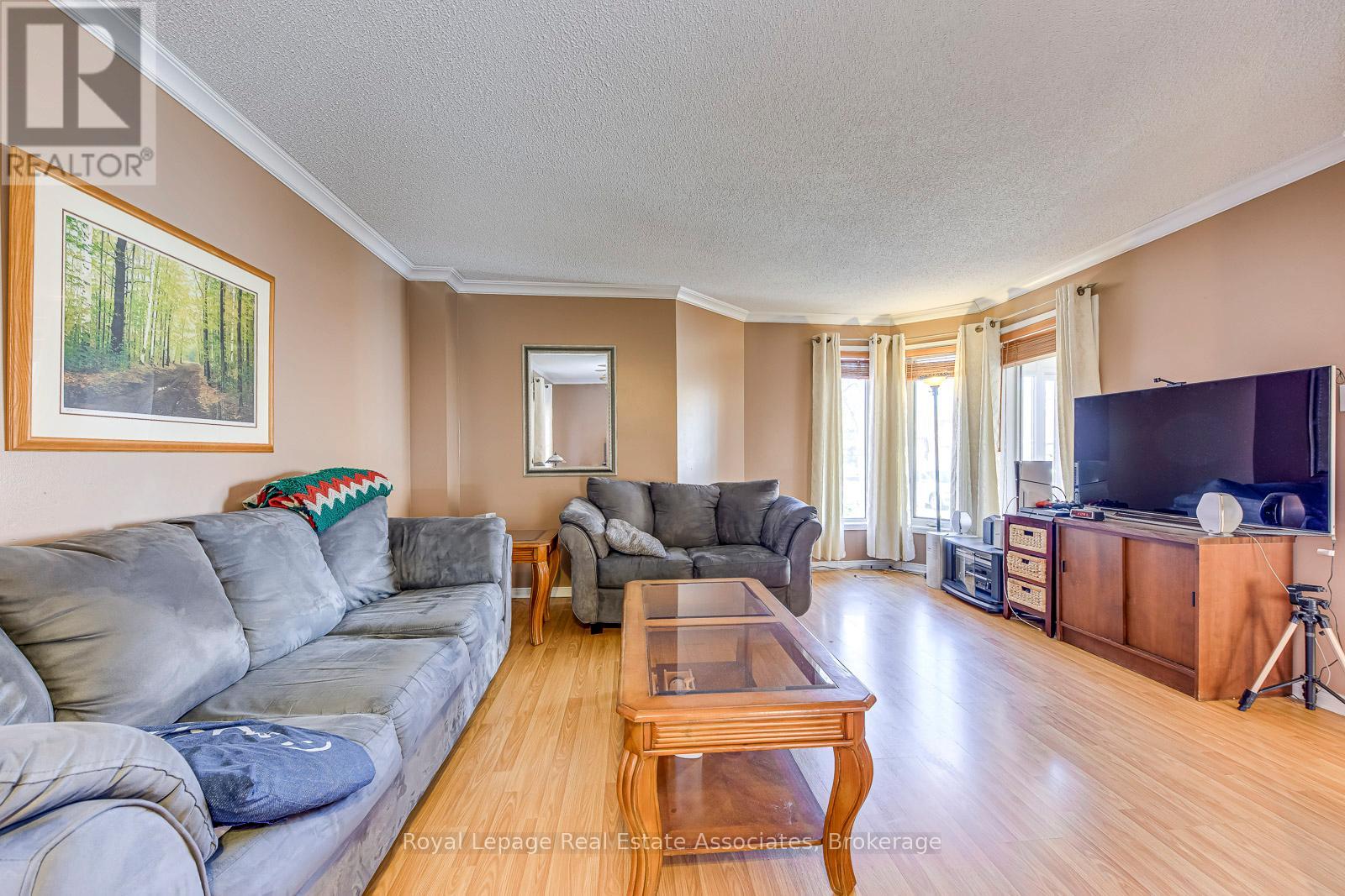 49 Letty Avenue, Brampton, Ontario L6Y 4T1 - Photo 9 - W12933900