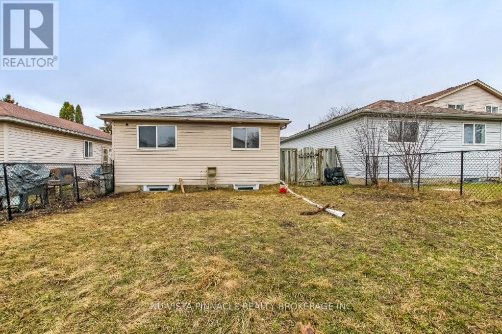 382 Fleming Drive, London East, Ontario  N5V 4Y8 - Photo 2 - X12933944