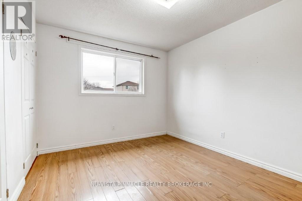 382 Fleming Drive, London East, Ontario  N5V 4Y8 - Photo 4 - X12933944