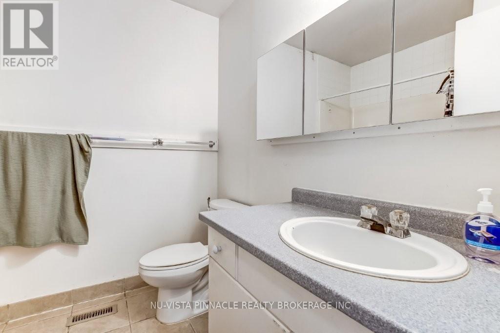 382 Fleming Drive, London East, Ontario  N5V 4Y8 - Photo 5 - X12933944