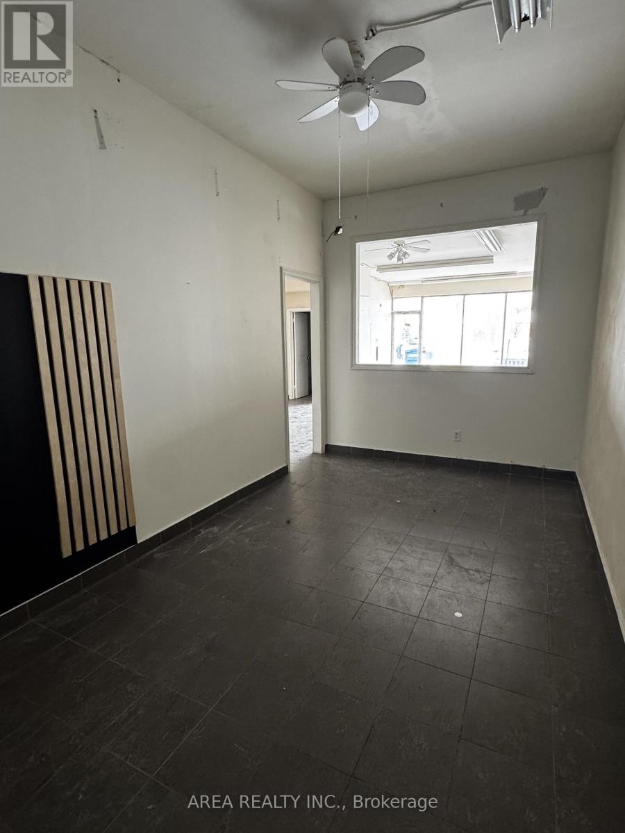 672 Sheppard Avenue W, Toronto (Bathurst Manor), Ontario  M3H 2S5 - Photo 6 - C12933934