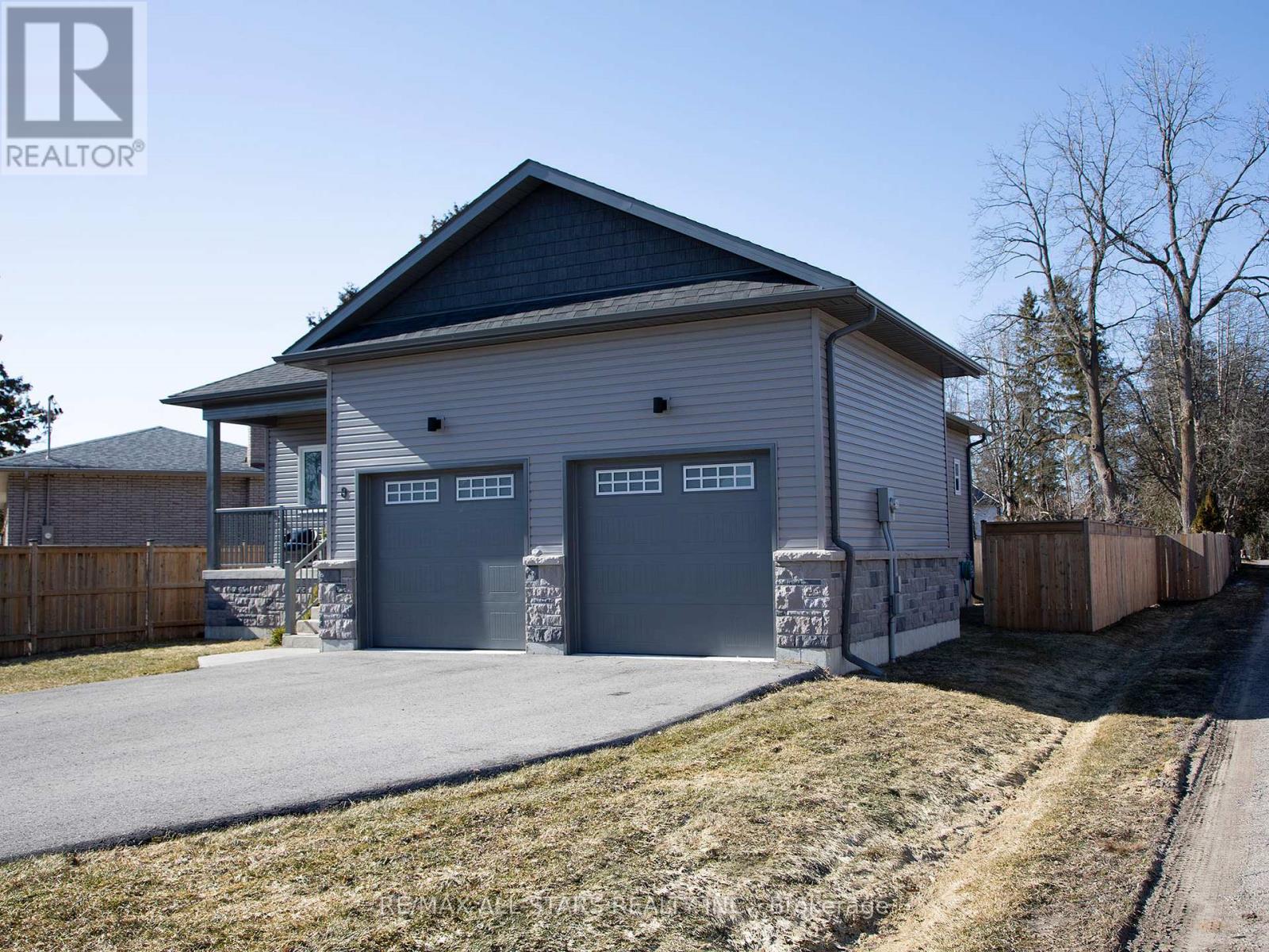 8 Georgina Street, Georgina, Ontario  L0E 1R0 - Photo 2 - N12933918