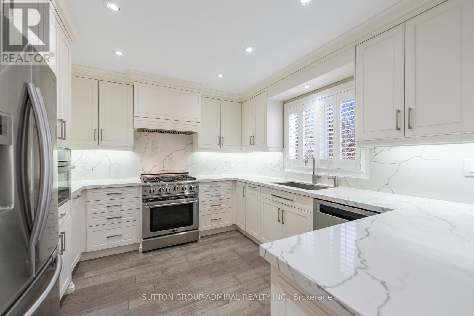 150 Rockwood Crescent, Vaughan, Ontario  L4J 7W1 - Photo 4 - N12933932