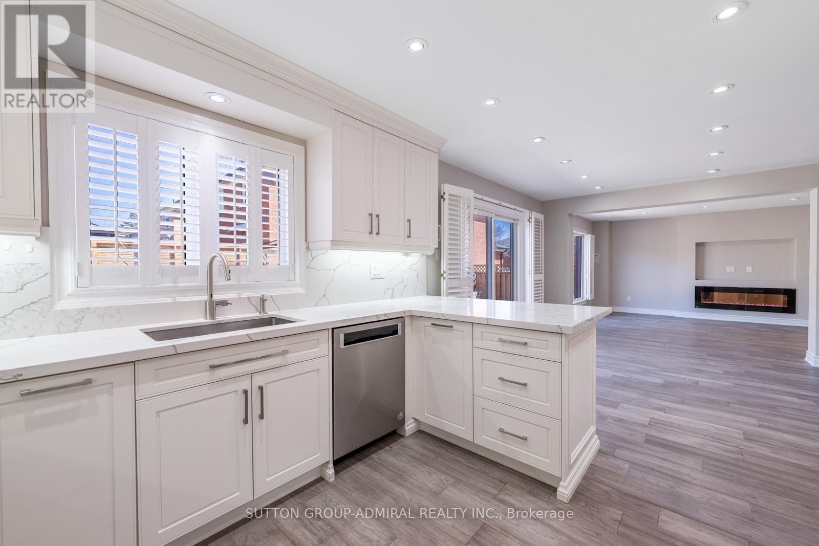 150 Rockwood Crescent, Vaughan, Ontario  L4J 7W1 - Photo 9 - N12933932