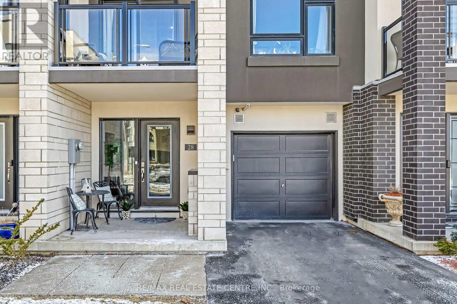 28 - 1121 Cooke Boulevard, Burlington, Ontario  L7T 0C3 - Photo 4 - W12898282