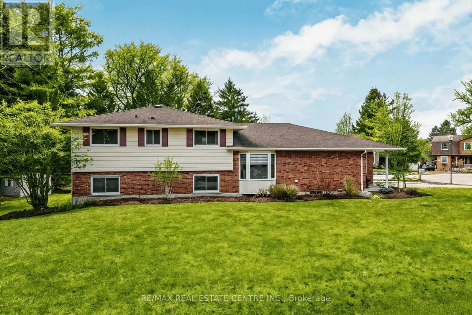 9 Cloverdale Crescent, Wilmot, Ontario  N0B 2H0 - Photo 3 - X12922432