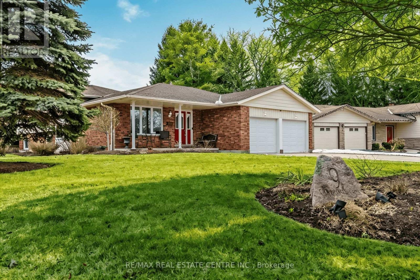 9 Cloverdale Crescent, Wilmot, Ontario  N0B 2H0 - Photo 2 - X12922432