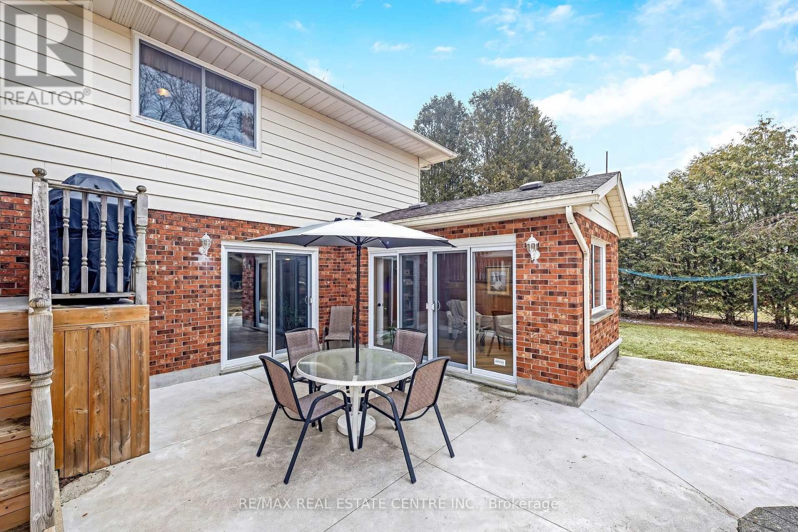 9 Cloverdale Crescent, Wilmot, Ontario  N0B 2H0 - Photo 6 - X12922432