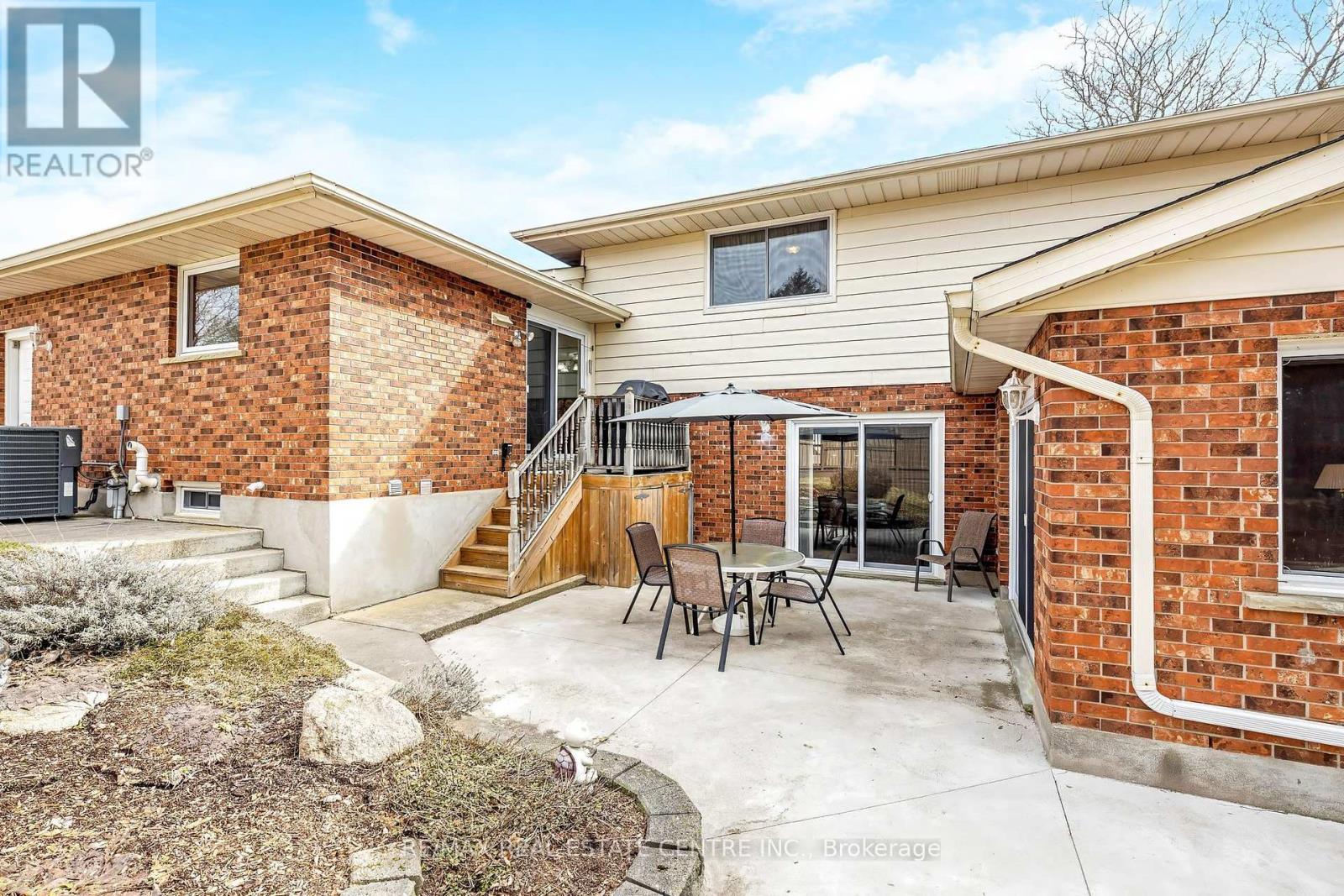 9 Cloverdale Crescent, Wilmot, Ontario  N0B 2H0 - Photo 5 - X12922432