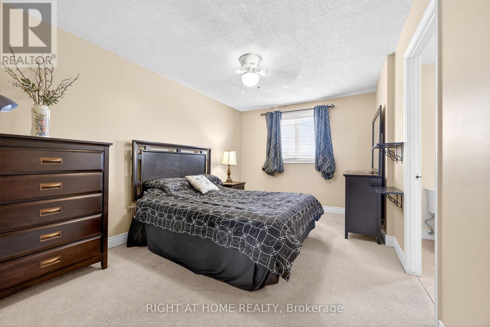 32 Perthshire Court, Hamilton, Ontario  L9B 2H1 - Photo 19 - X12933926