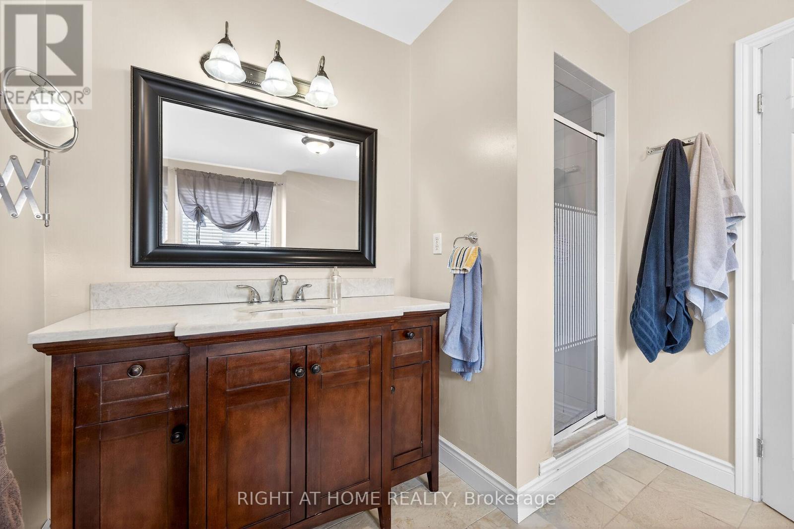 32 Perthshire Court, Hamilton, Ontario  L9B 2H1 - Photo 23 - X12933926