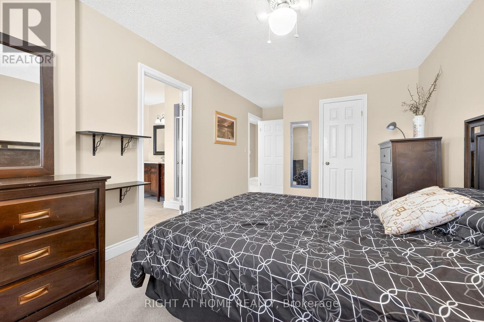 32 Perthshire Court, Hamilton, Ontario  L9B 2H1 - Photo 24 - X12933926