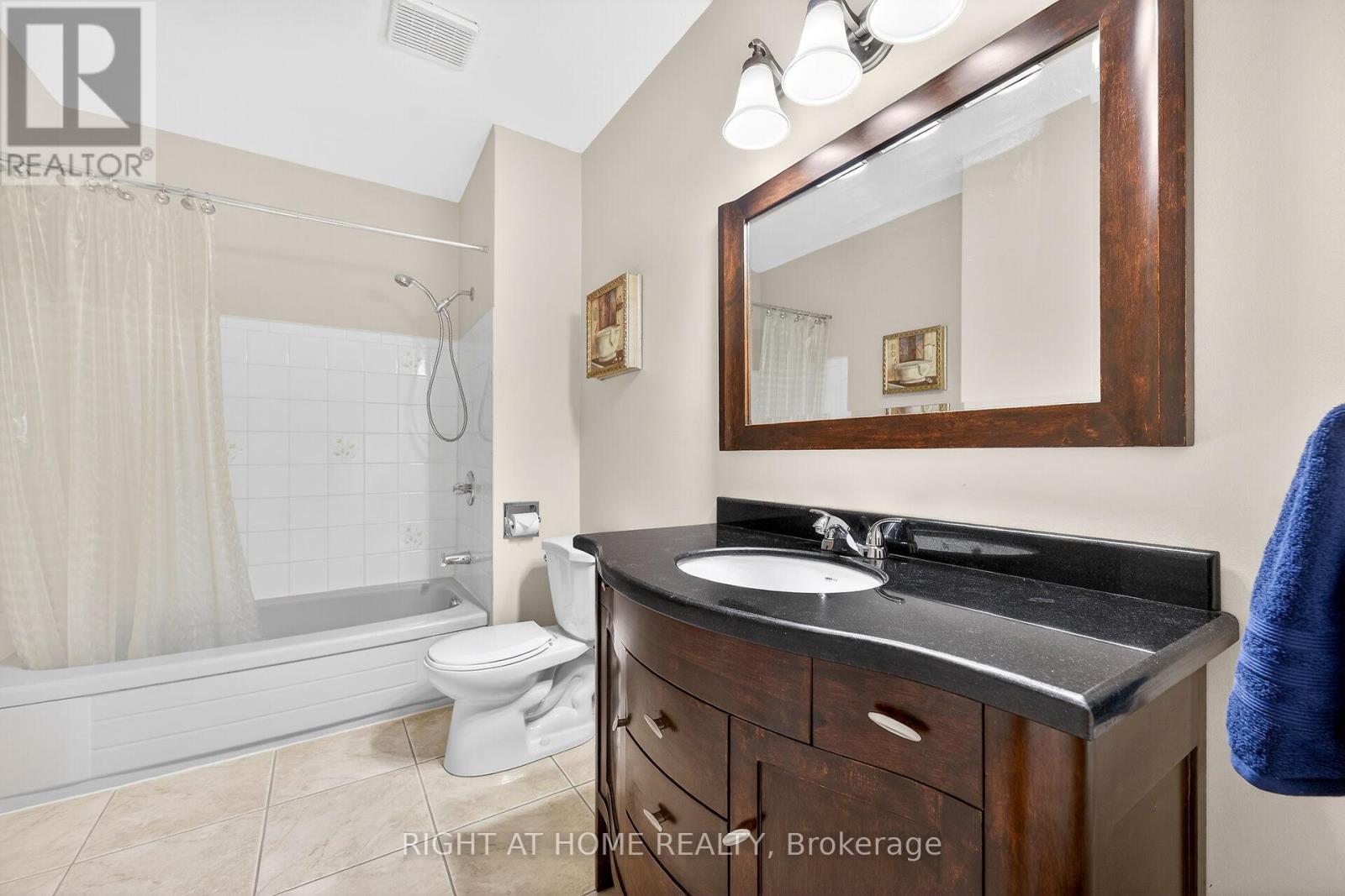 32 Perthshire Court, Hamilton, Ontario  L9B 2H1 - Photo 26 - X12933926