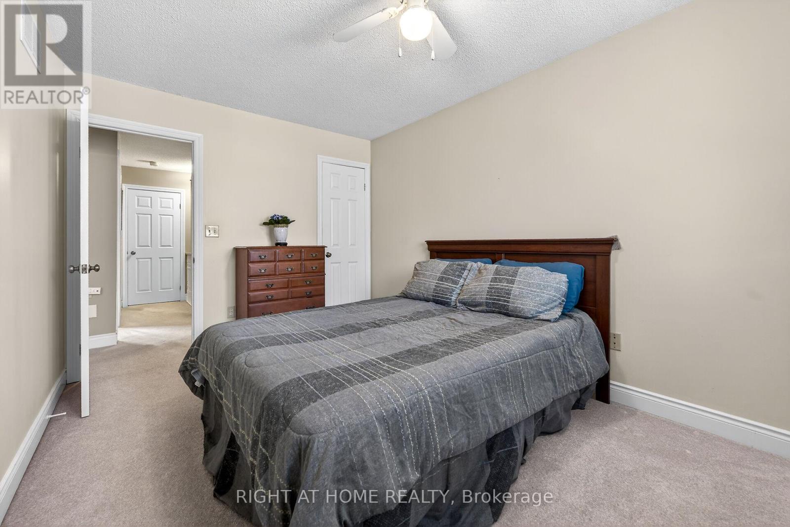 32 Perthshire Court, Hamilton, Ontario  L9B 2H1 - Photo 28 - X12933926