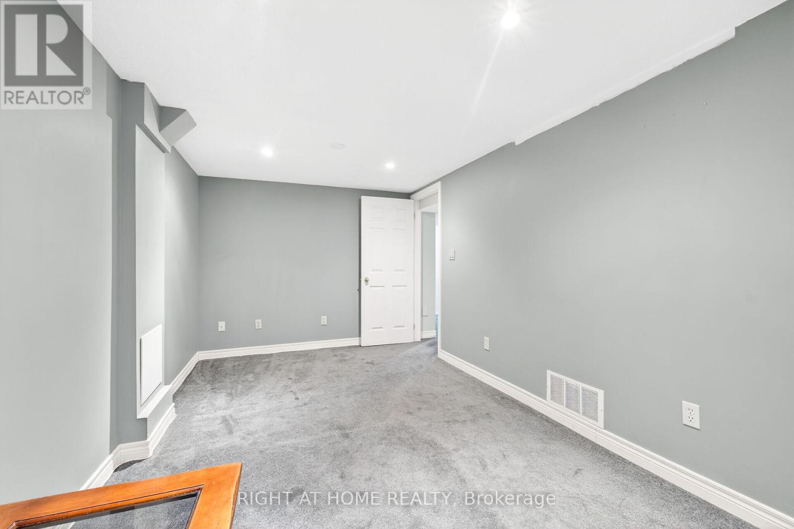 32 Perthshire Court, Hamilton, Ontario  L9B 2H1 - Photo 34 - X12933926