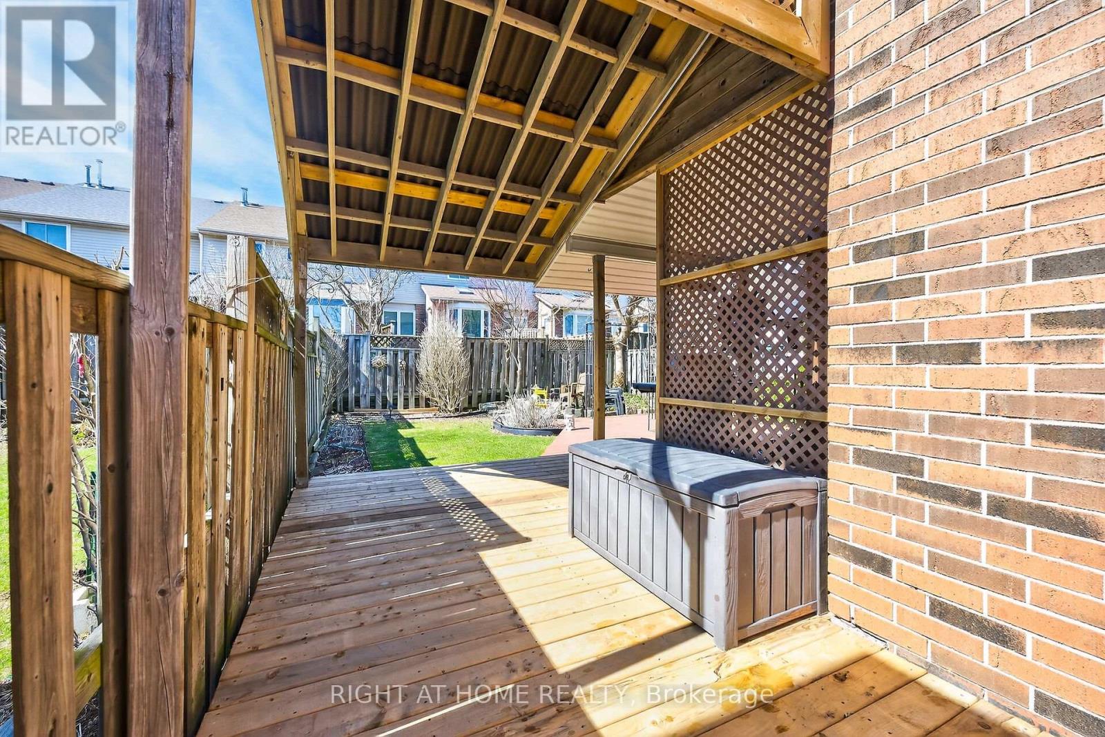 32 Perthshire Court, Hamilton, Ontario  L9B 2H1 - Photo 38 - X12933926