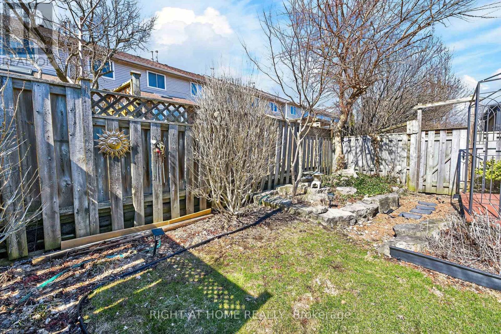 32 Perthshire Court, Hamilton, Ontario  L9B 2H1 - Photo 39 - X12933926