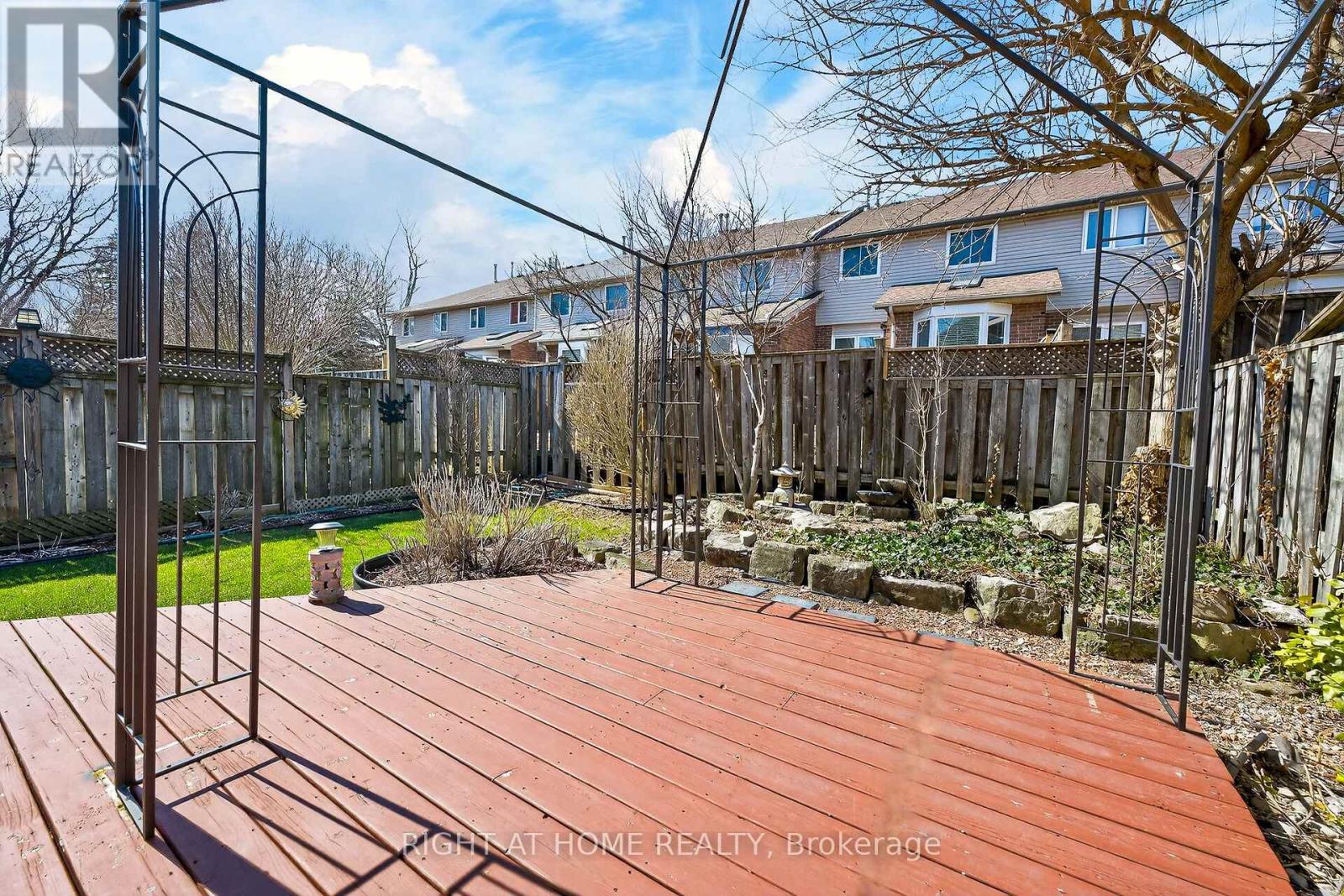 32 Perthshire Court, Hamilton, Ontario  L9B 2H1 - Photo 40 - X12933926