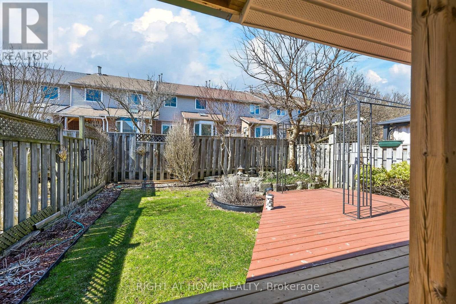 32 Perthshire Court, Hamilton, Ontario  L9B 2H1 - Photo 43 - X12933926