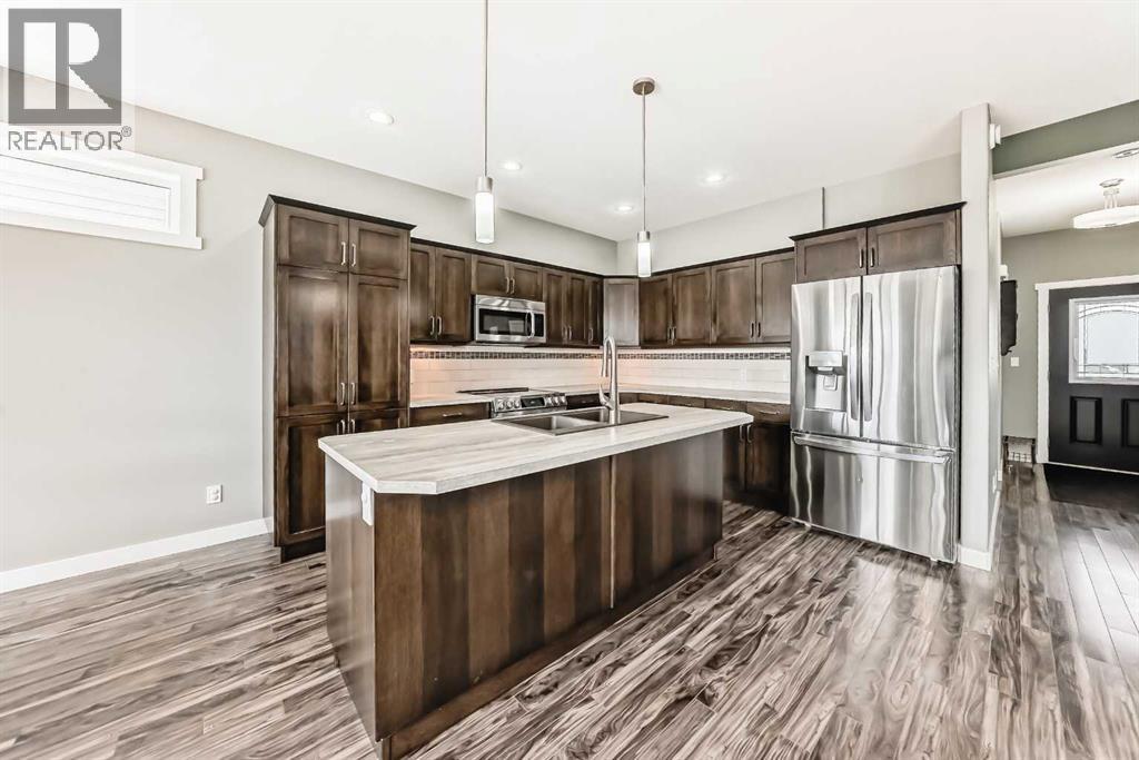 3 Hanson Green, Penhold, Alberta  T0M 1R0 - Photo 5 - A2295623