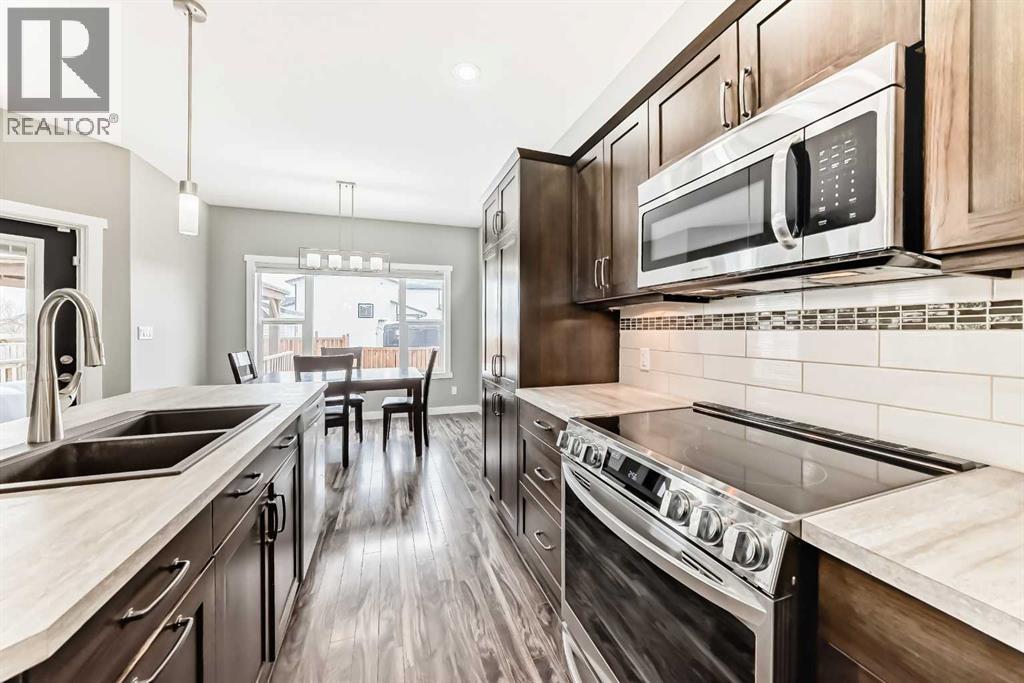 3 Hanson Green, Penhold, Alberta  T0M 1R0 - Photo 8 - A2295623