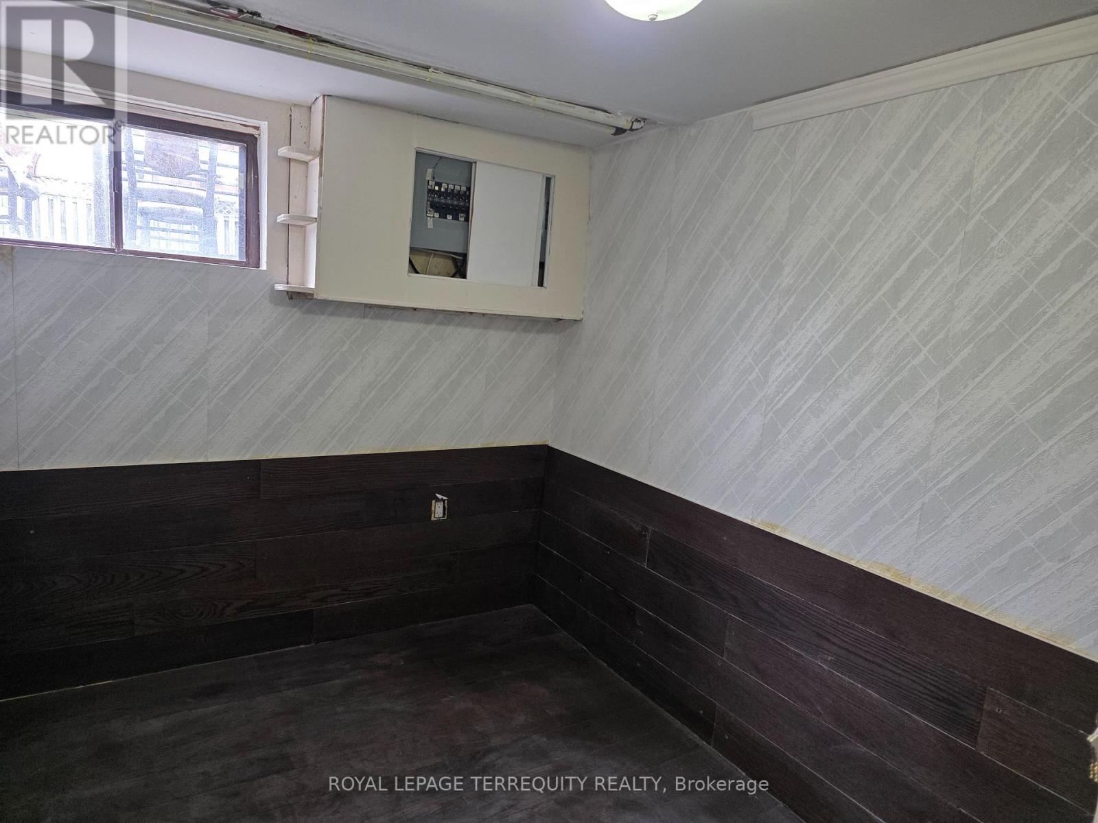 34 Downsview Avenue, Toronto, Ontario  M3M 1C9 - Photo 12 - W12916656