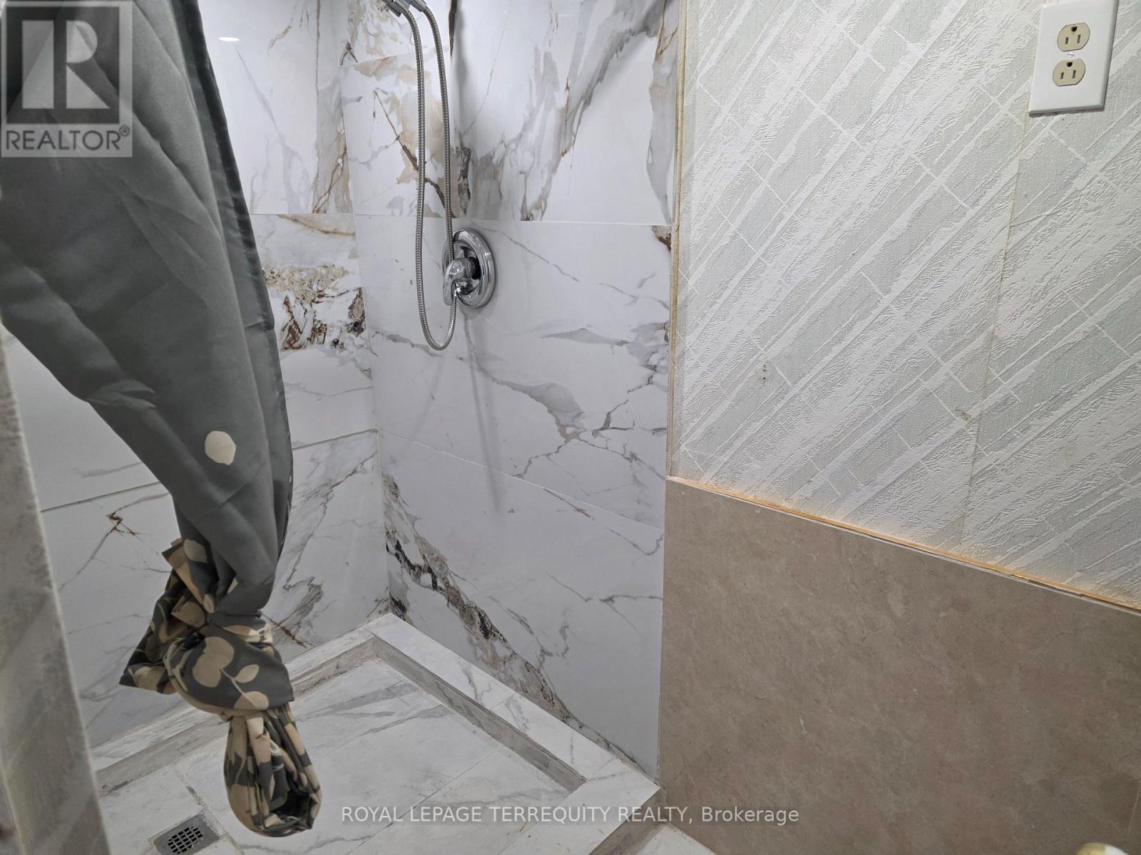 34 Downsview Avenue, Toronto, Ontario  M3M 1C9 - Photo 13 - W12916656