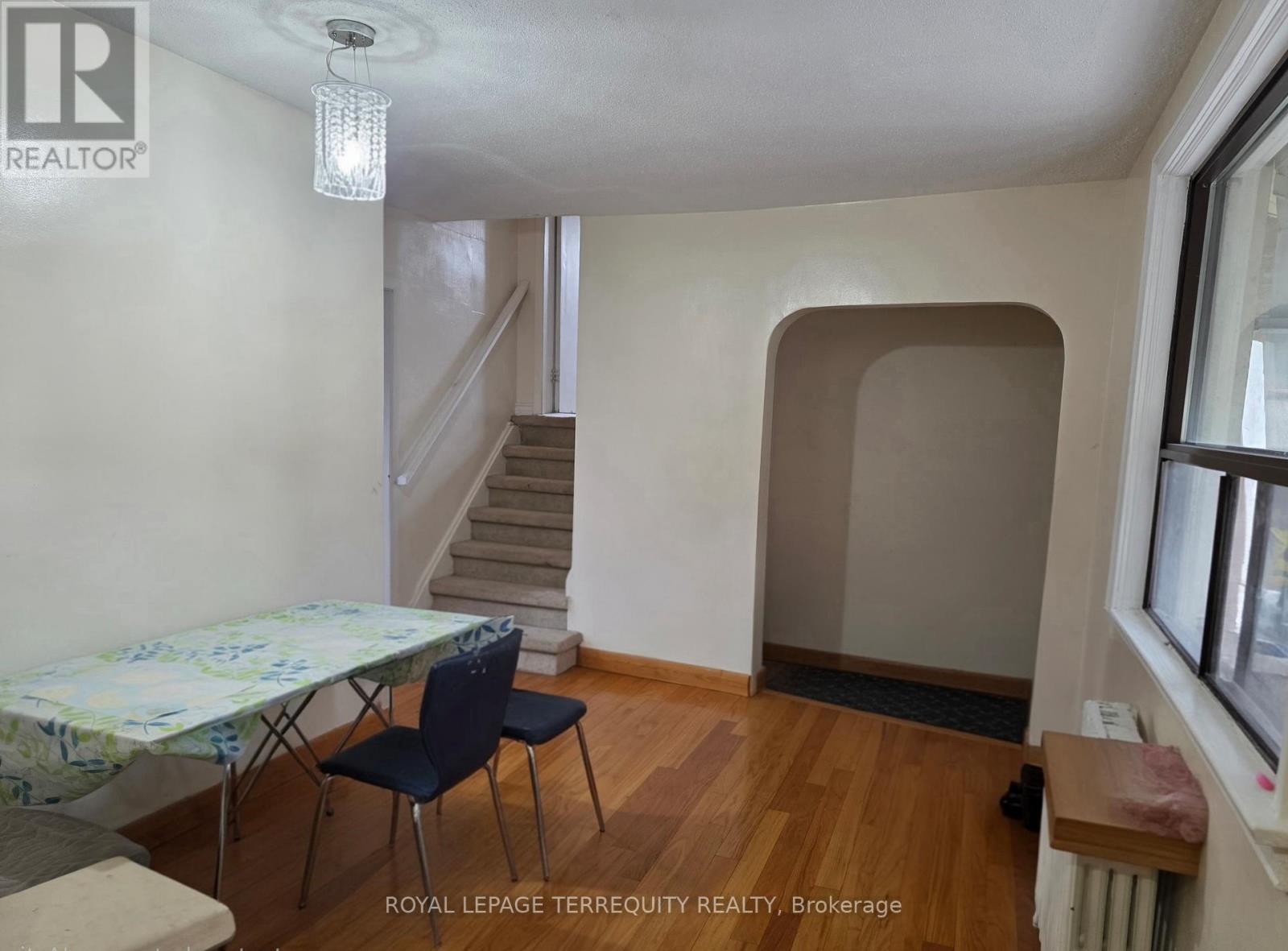 34 Downsview Avenue, Toronto, Ontario  M3M 1C9 - Photo 4 - W12916656