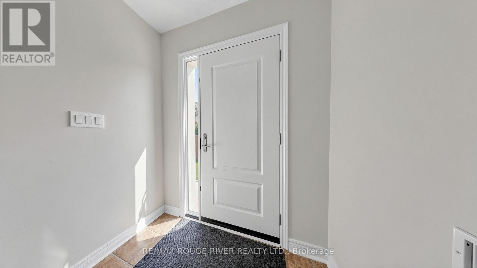 186 Brandon Avenue, Toronto, Ontario  M6H 4H2 - Photo 7 - W12933834