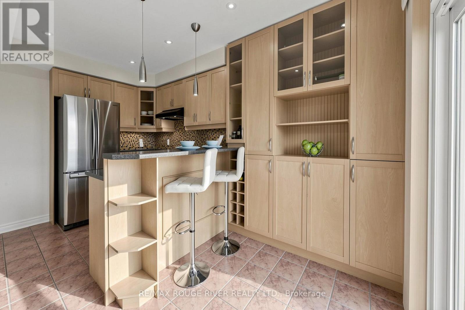 186 Brandon Avenue, Toronto, Ontario  M6H 4H2 - Photo 12 - W12933834