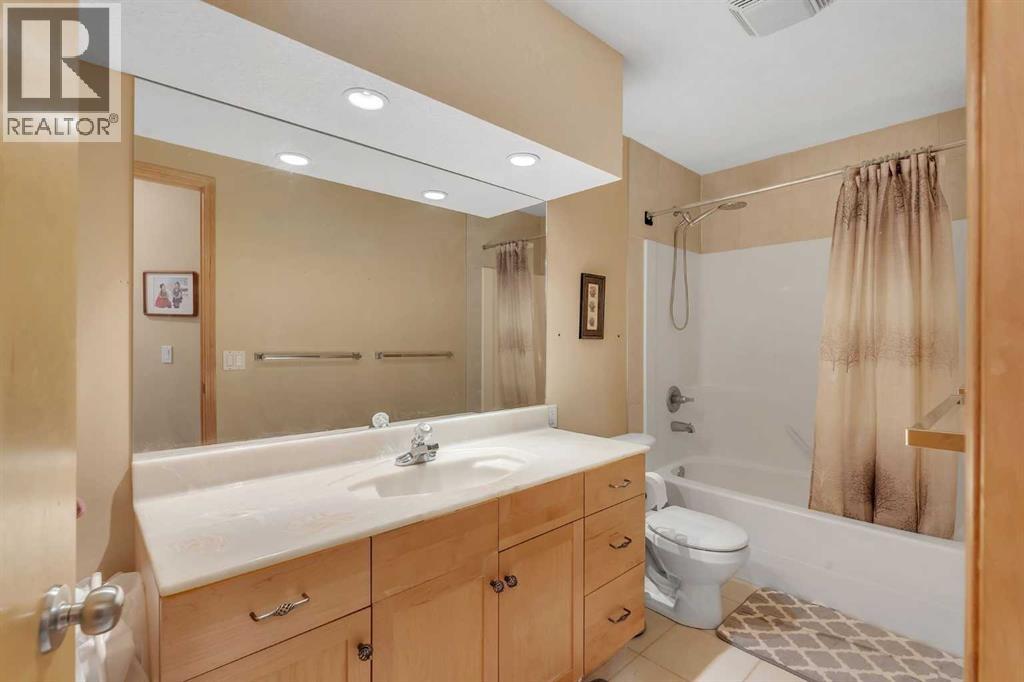 1907 Woodside Boulevard Nw, Airdrie, Alberta  T4B 2M4 - Photo 38 - A2295912