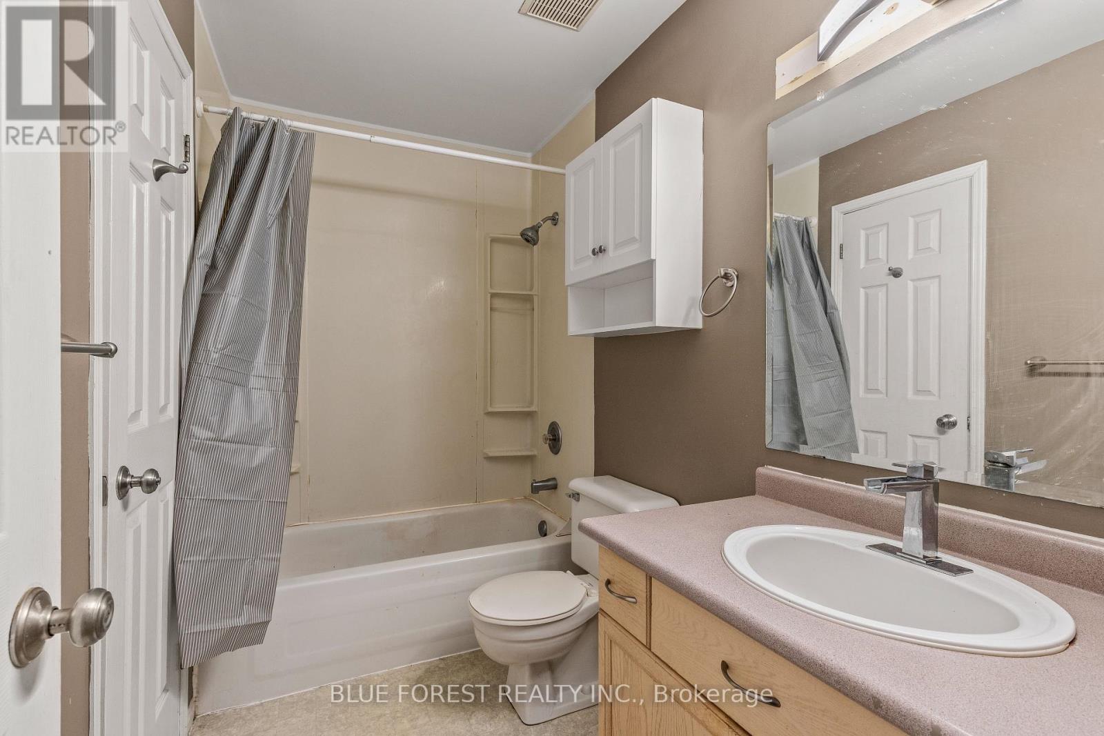 260 Oak Street, Lucan Biddulph, Ontario  N0M 2J0 - Photo 21 - X12934010