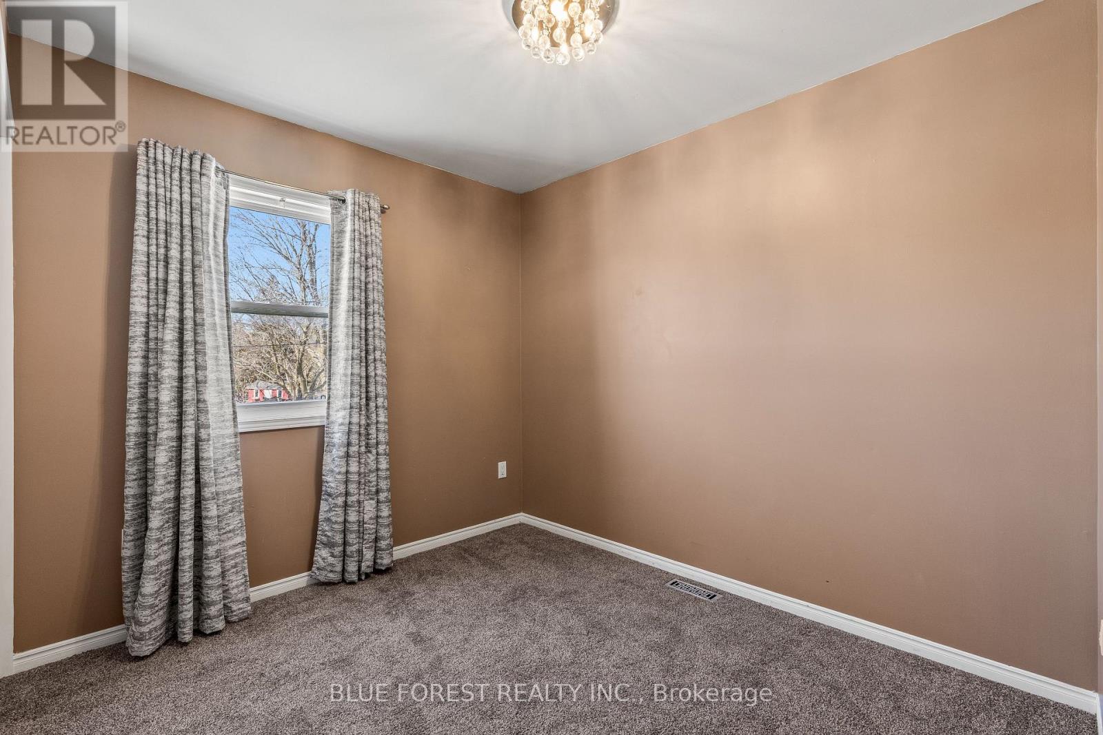 260 Oak Street, Lucan Biddulph, Ontario  N0M 2J0 - Photo 23 - X12934010