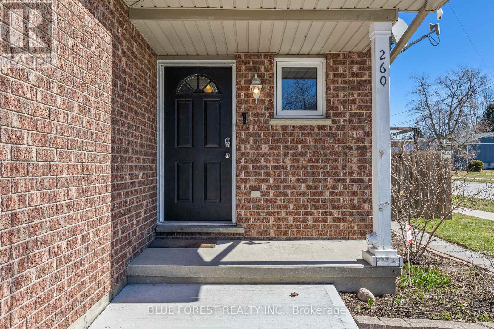 260 Oak Street, Lucan Biddulph, Ontario  N0M 2J0 - Photo 3 - X12934010