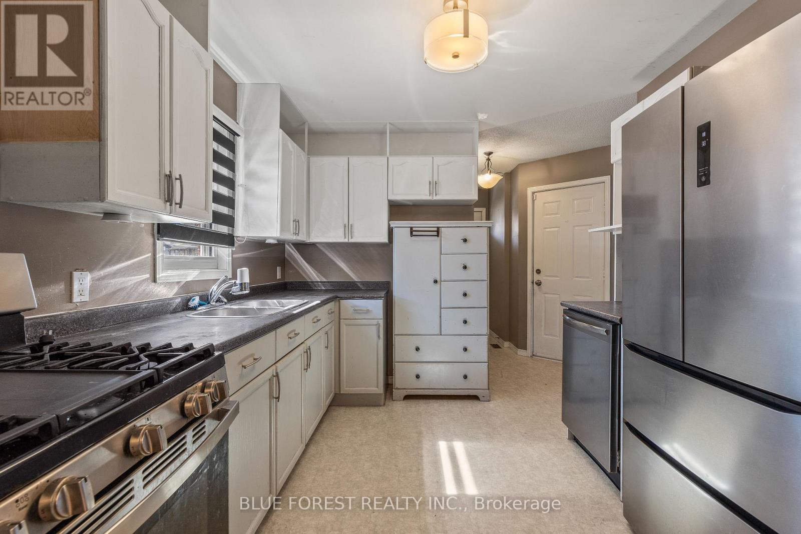 260 Oak Street, Lucan Biddulph, Ontario  N0M 2J0 - Photo 5 - X12934010